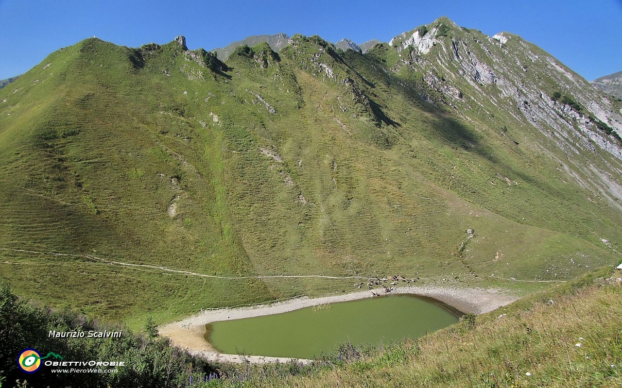 73 Ecco il Corno Branchino e il suo lago....JPG